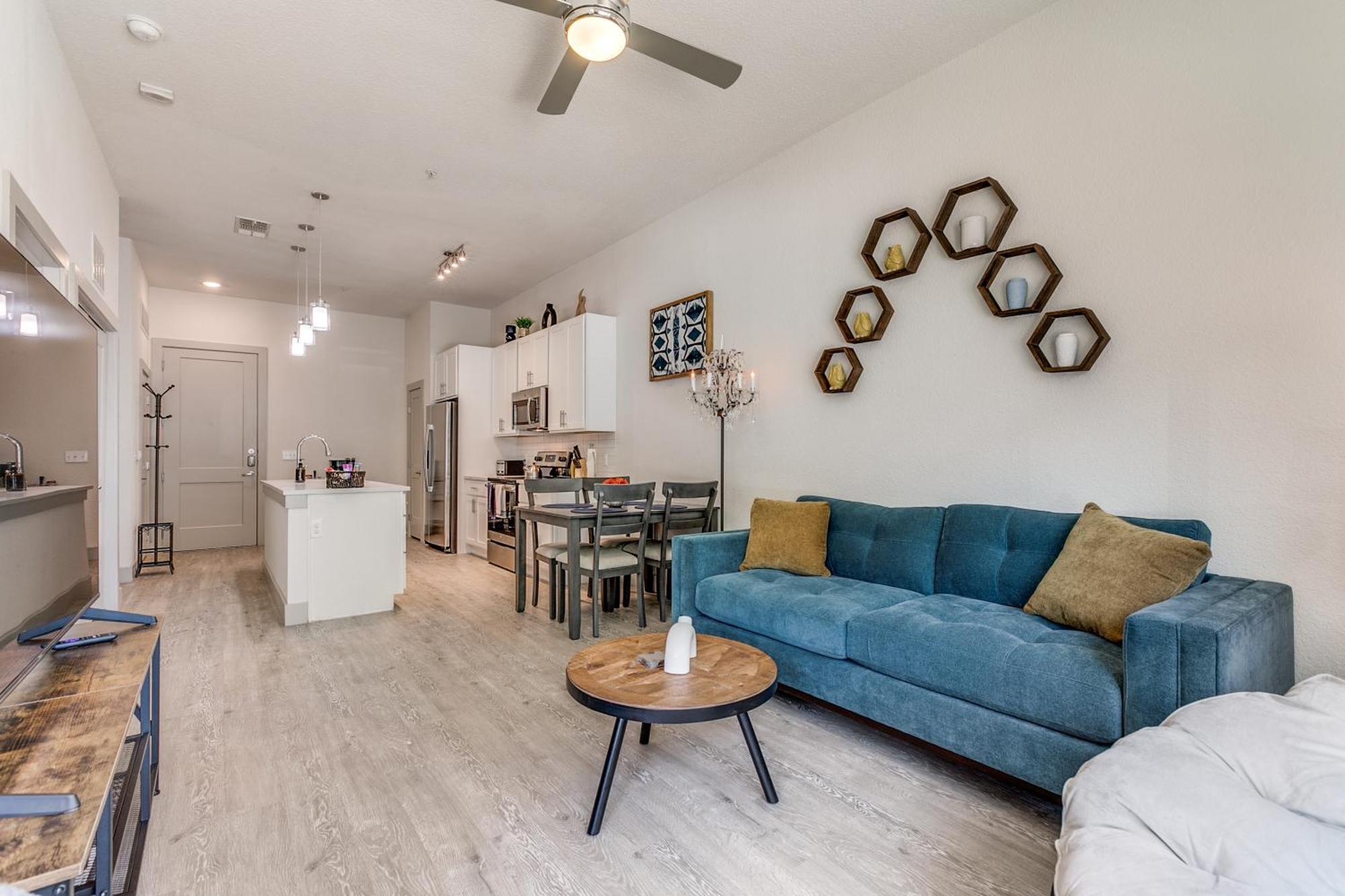 Lush Downtown Condo On Riverwalk W King Ste, Free Parking, Pet Friendly, Centrally Located On Riverwalk San Antonio Bagian luar foto