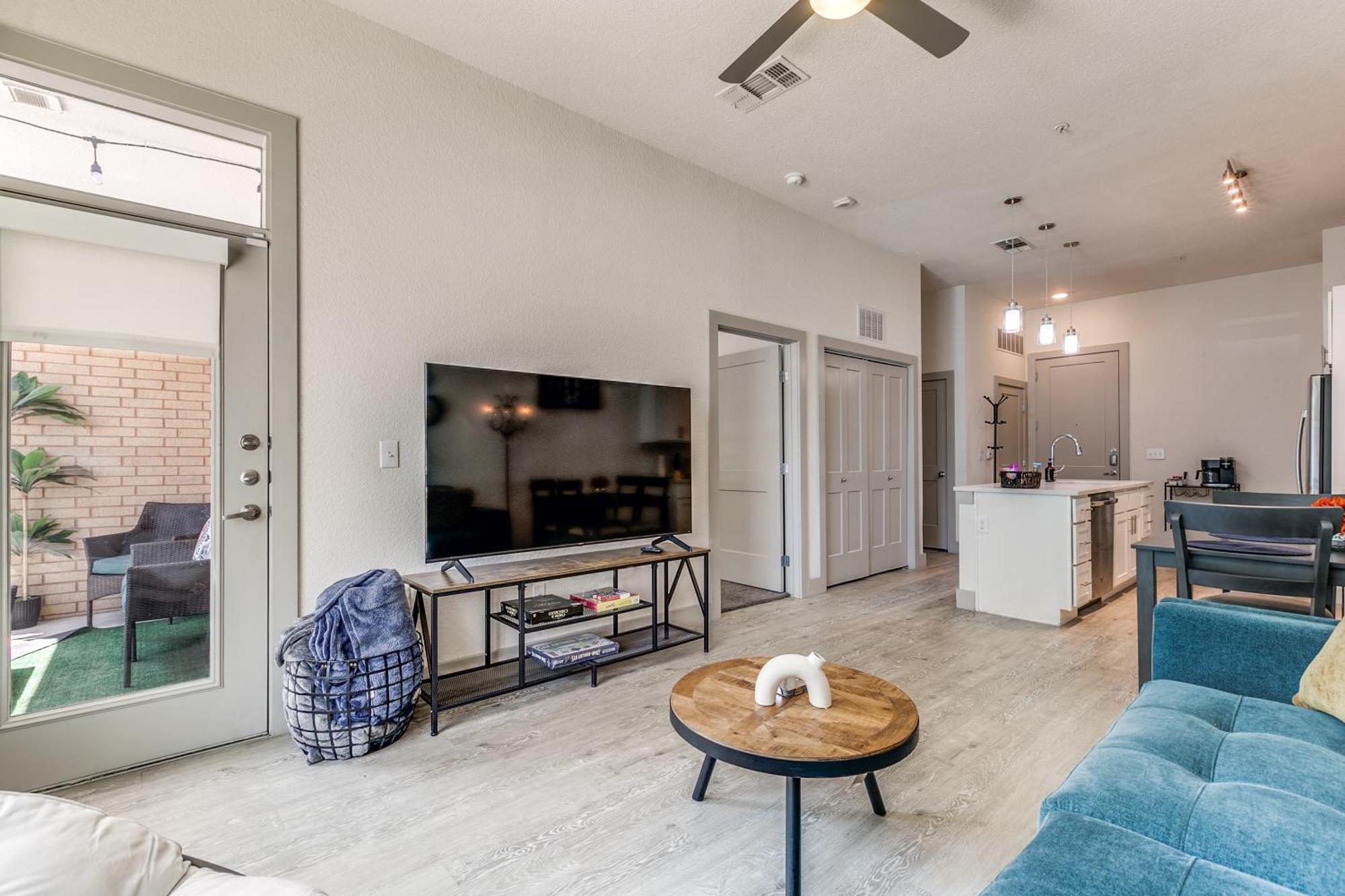 Lush Downtown Condo On Riverwalk W King Ste, Free Parking, Pet Friendly, Centrally Located On Riverwalk San Antonio Bagian luar foto