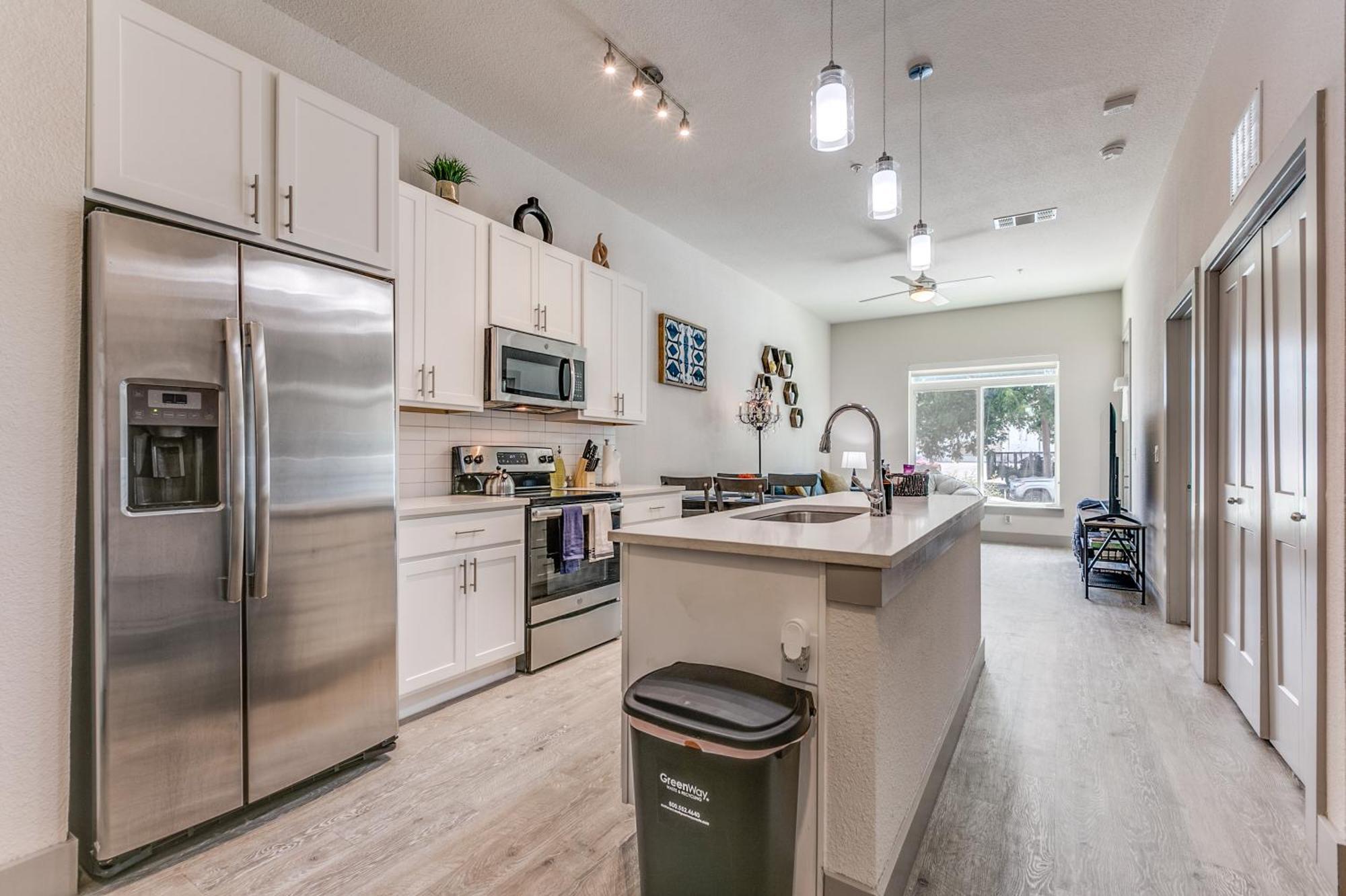 Lush Downtown Condo On Riverwalk W King Ste, Free Parking, Pet Friendly, Centrally Located On Riverwalk San Antonio Bagian luar foto