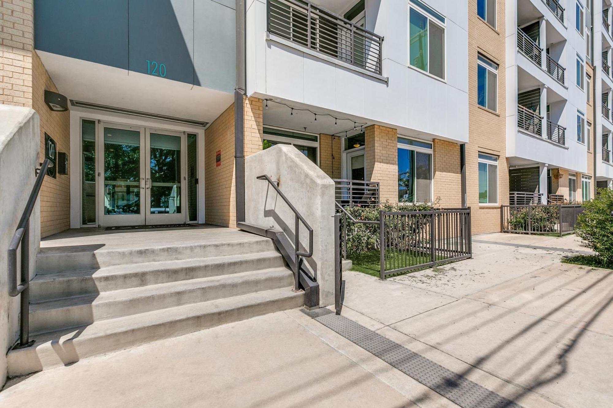 Lush Downtown Condo On Riverwalk W King Ste, Free Parking, Pet Friendly, Centrally Located On Riverwalk San Antonio Bagian luar foto