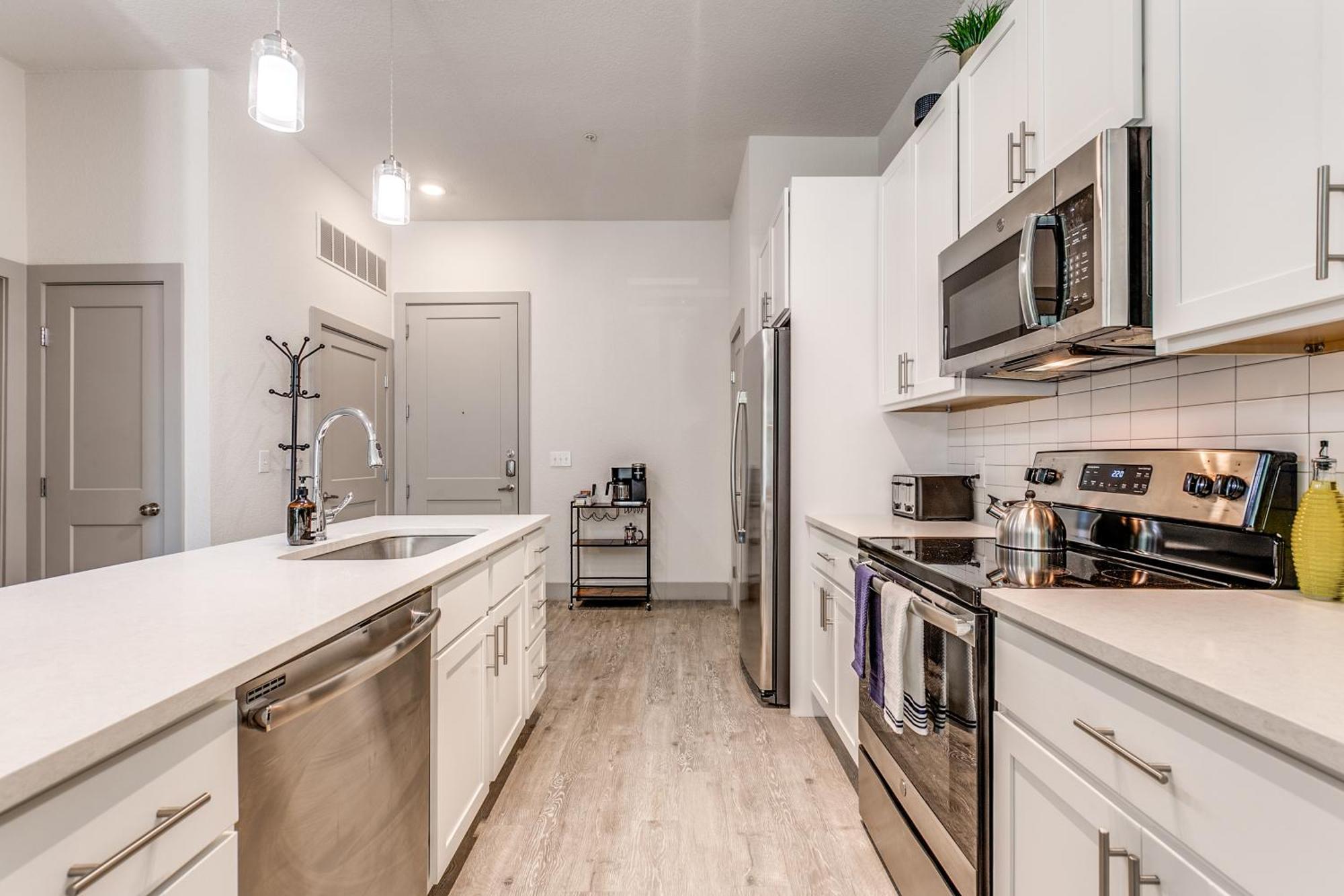 Lush Downtown Condo On Riverwalk W King Ste, Free Parking, Pet Friendly, Centrally Located On Riverwalk San Antonio Bagian luar foto