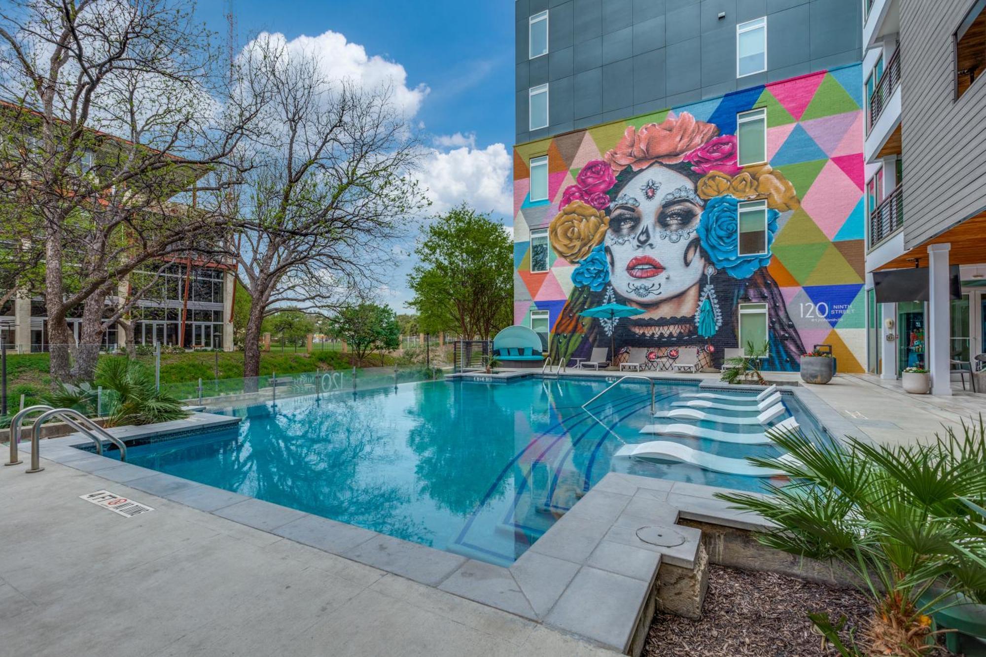 Lush Downtown Condo On Riverwalk W King Ste, Free Parking, Pet Friendly, Centrally Located On Riverwalk San Antonio Bagian luar foto